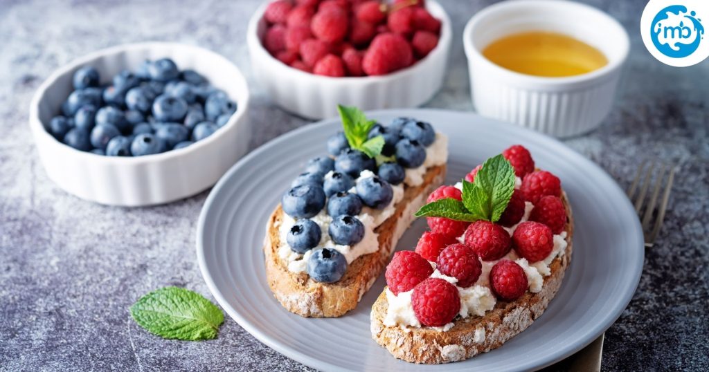 assorted berries with toasts and maple syrup 